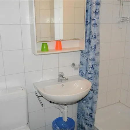 Anne - 2- Stock Appartement-fewo- Dusche Oder Bad- Wc 12-bettwohnung By Interhome Appartement Hornkessel